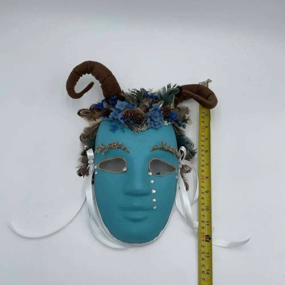Other handcrafted mask